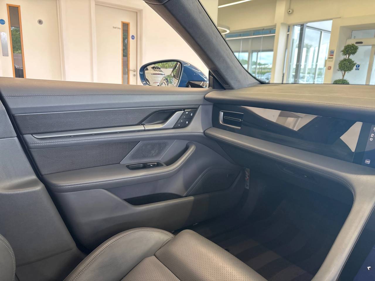Taycan TURBO S 93KWH (2) image 35