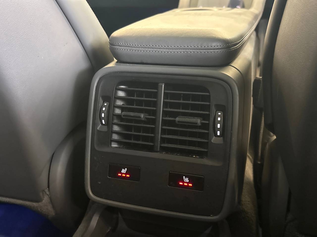 Taycan TURBO S 93KWH (2) image 37