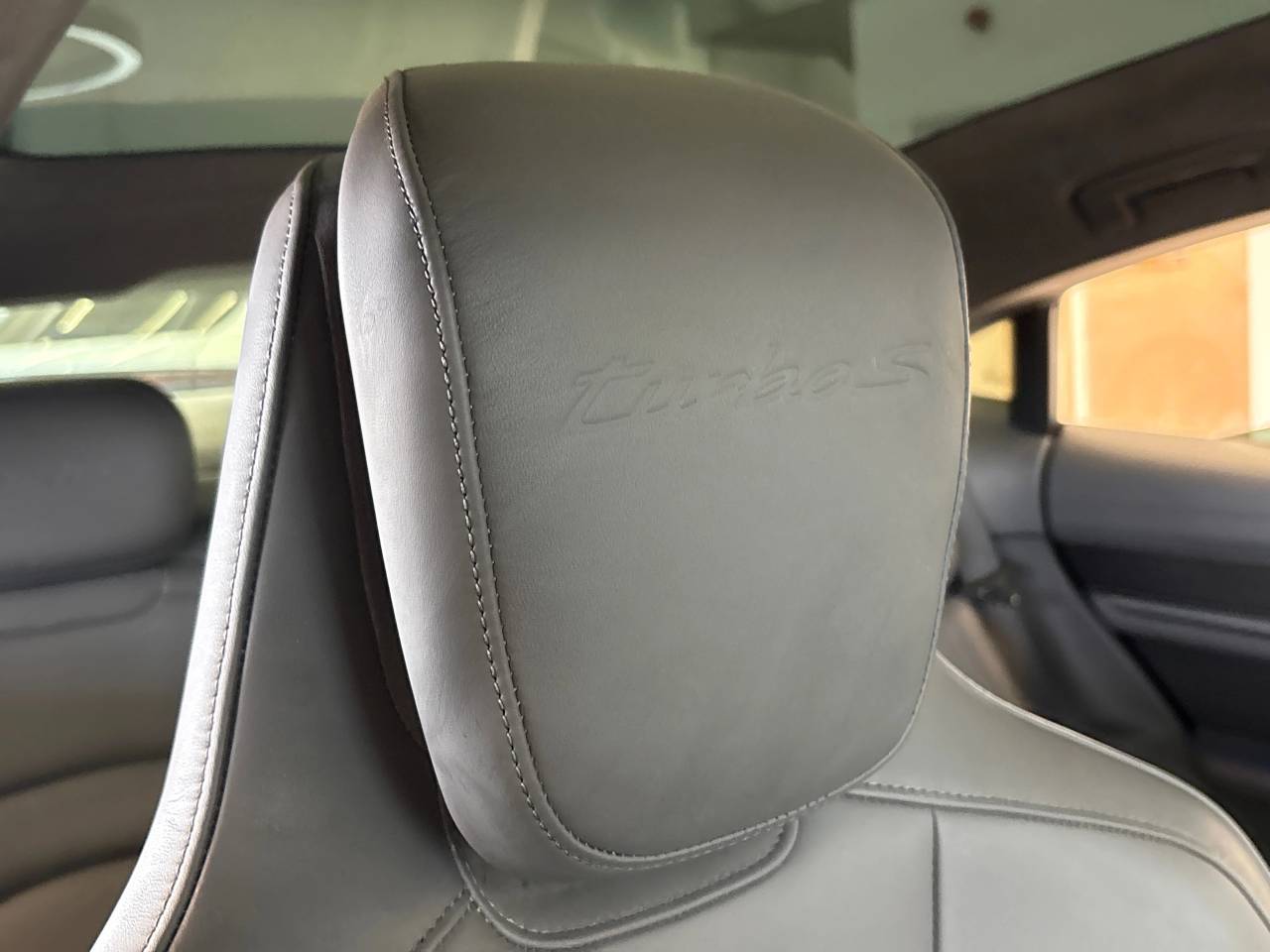 Taycan TURBO S 93KWH (2) image 39