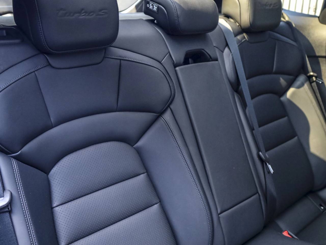 Taycan TURBO S SPORT TURISMO image 29