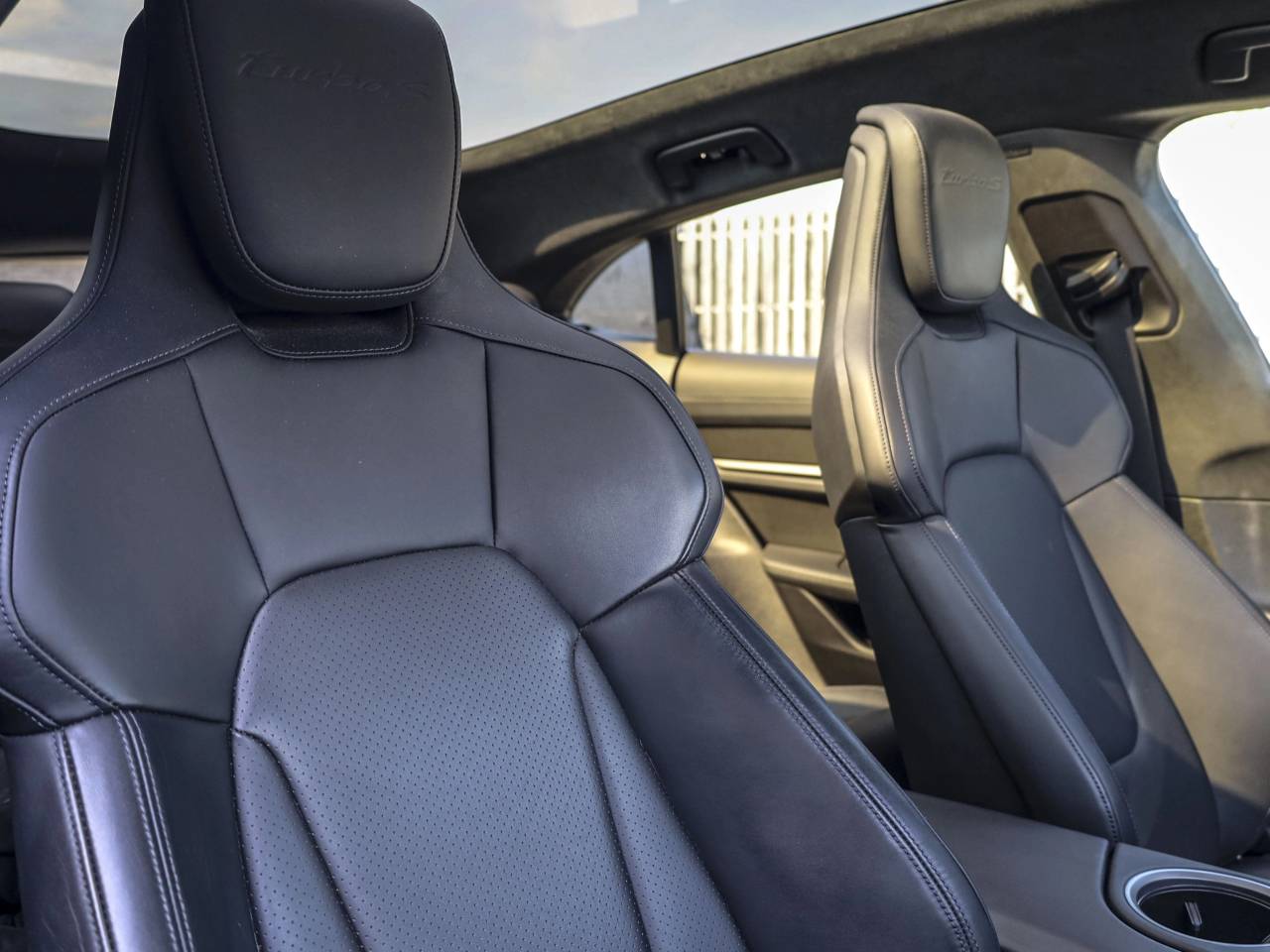 Taycan TURBO S SPORT TURISMO image 05