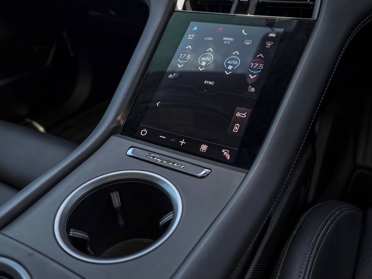 Taycan TURBO S SPORT TURISMO image 18
