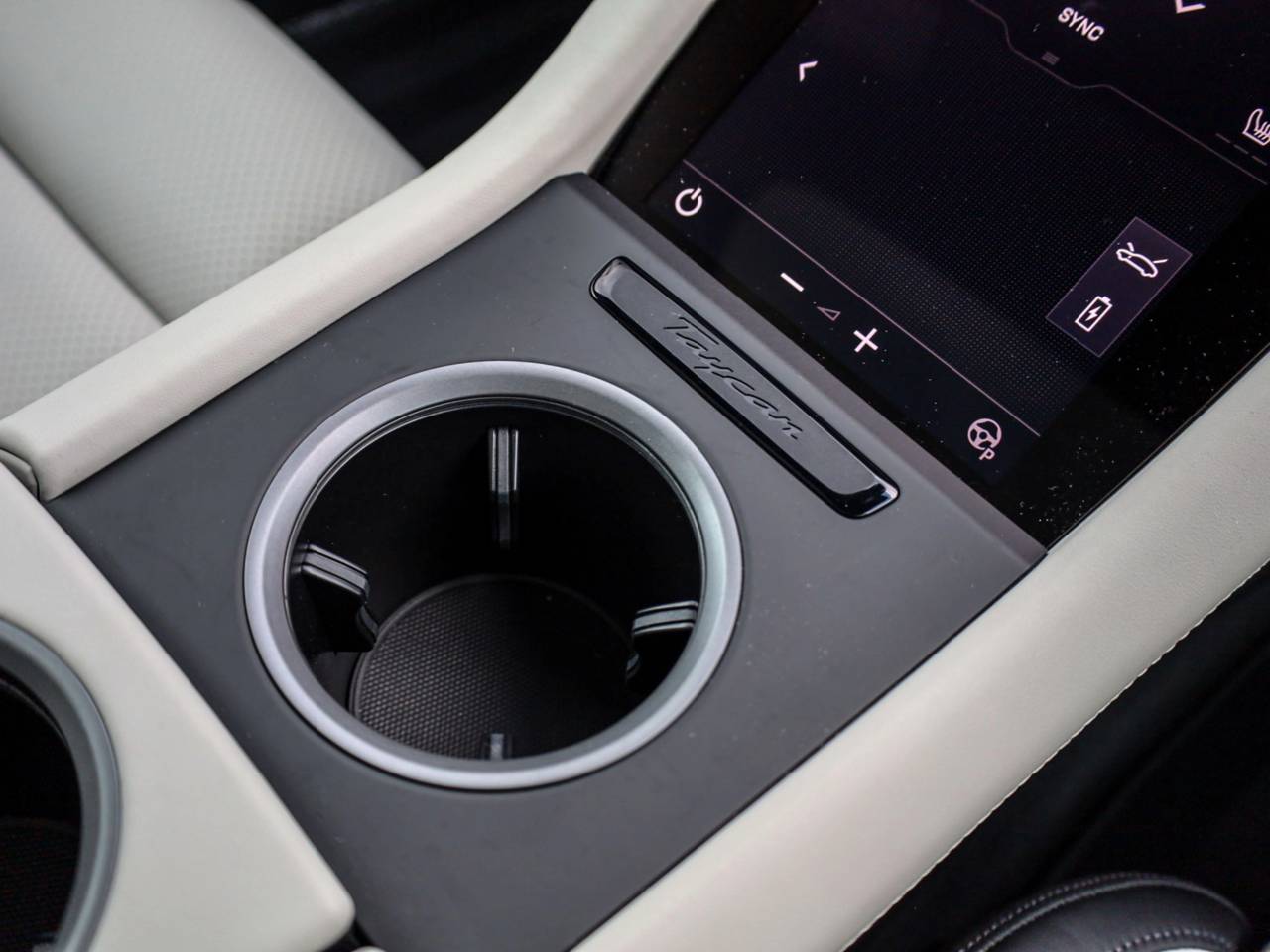 Taycan 4S CROSS TURISMO (29) image 24