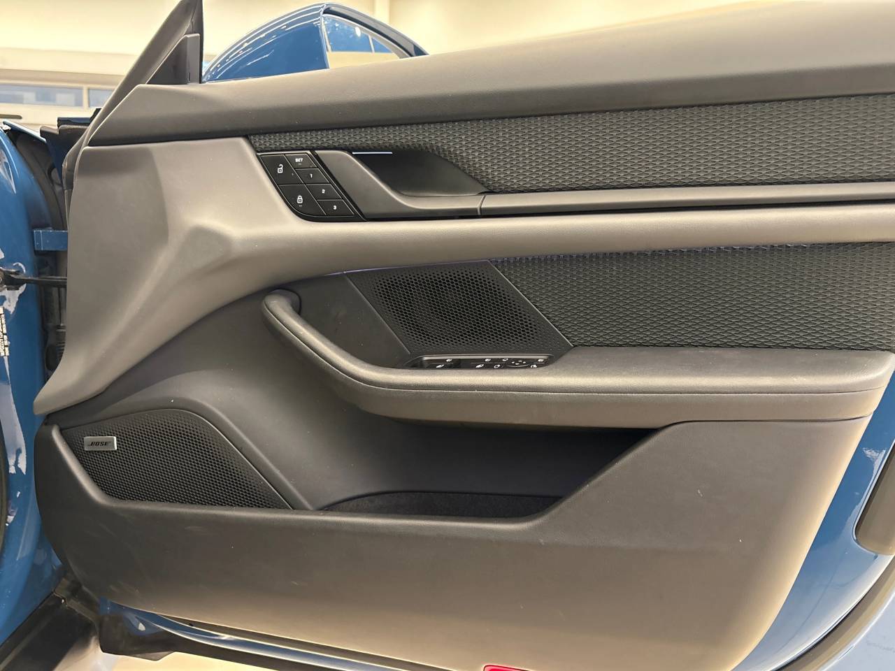 Taycan 4S CROSS TURISMO (8) image 33