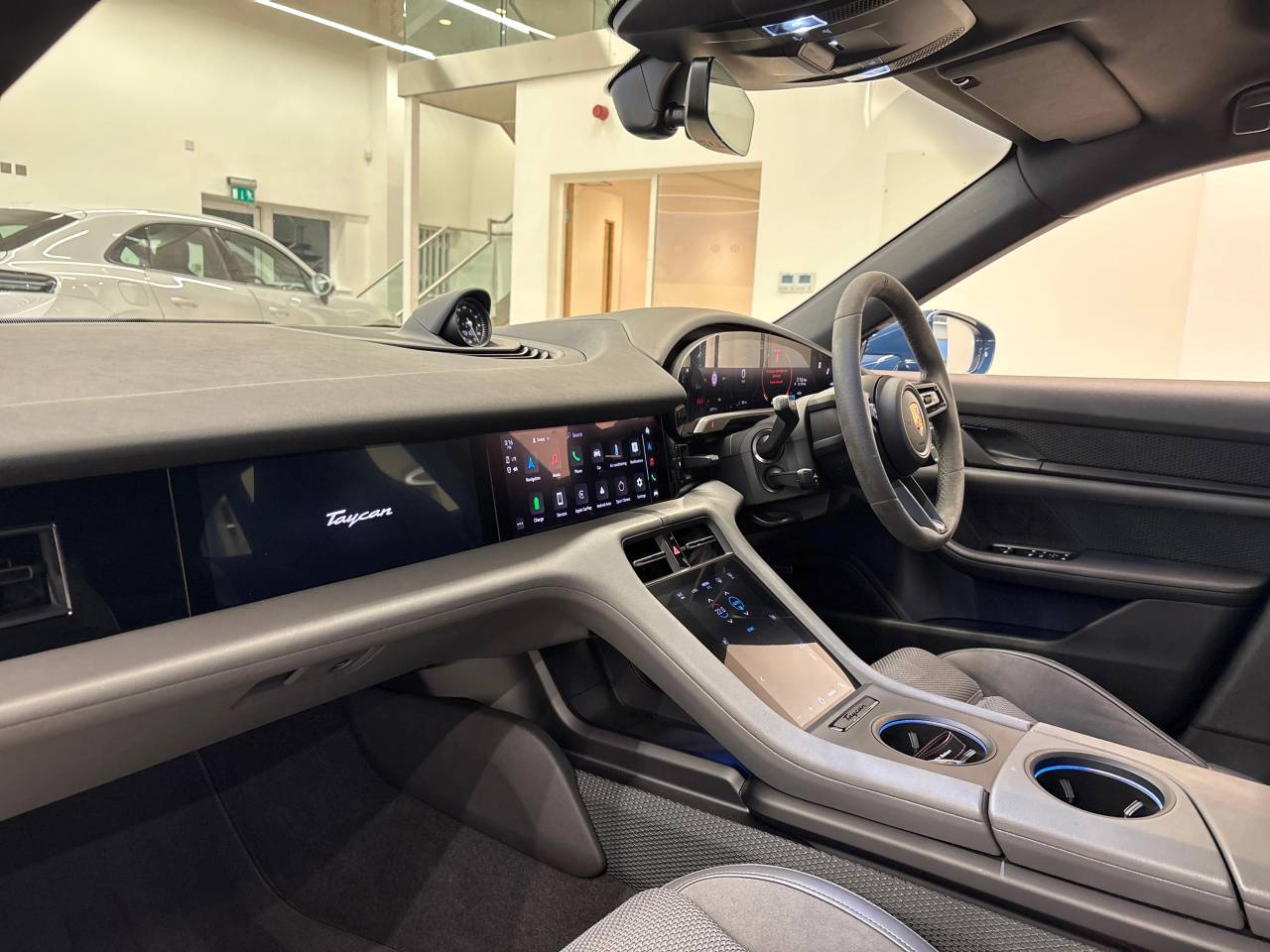 Taycan 4S CROSS TURISMO (8) image 24