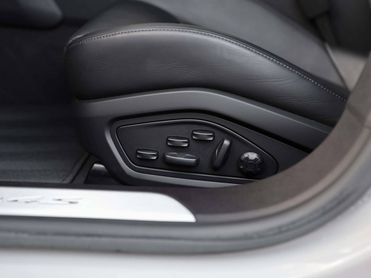 Taycan 4S CROSS TURISMO (2) image 33