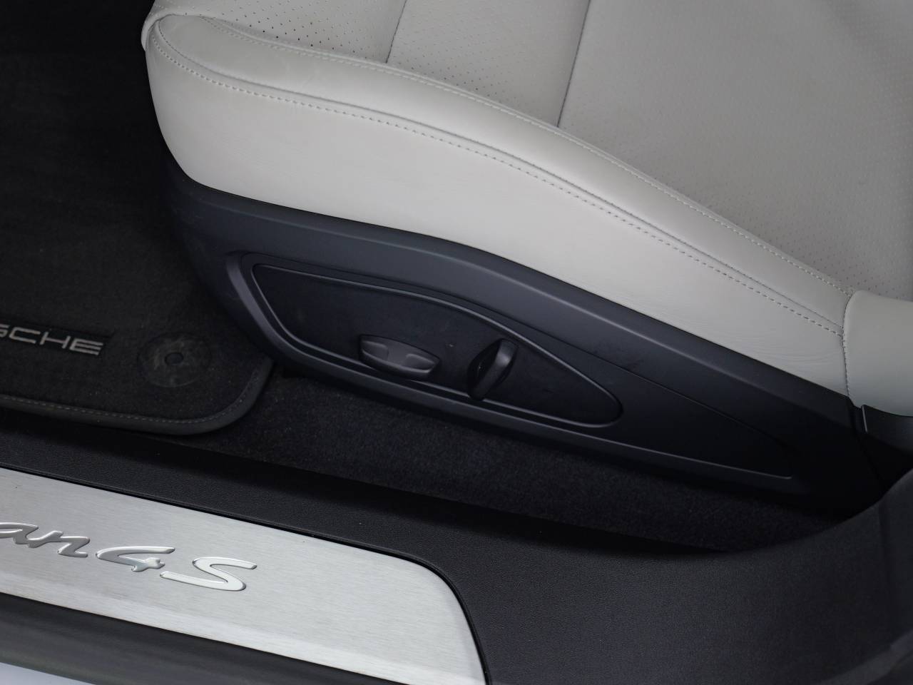 Taycan 4S CROSS TURISMO (23) image 38