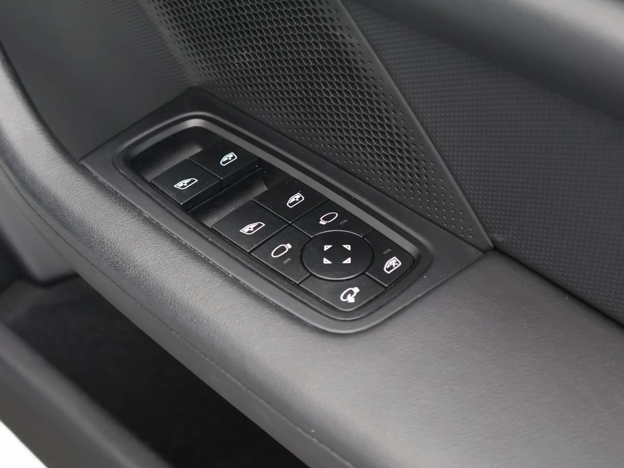 Taycan 4S CROSS TURISMO (13) image 27