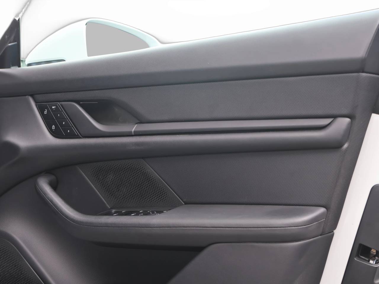 Taycan 4S CROSS TURISMO (13) image 25