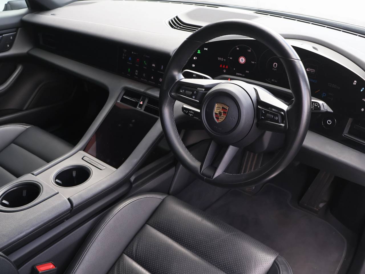 Taycan 4S CROSS TURISMO (13) image 16