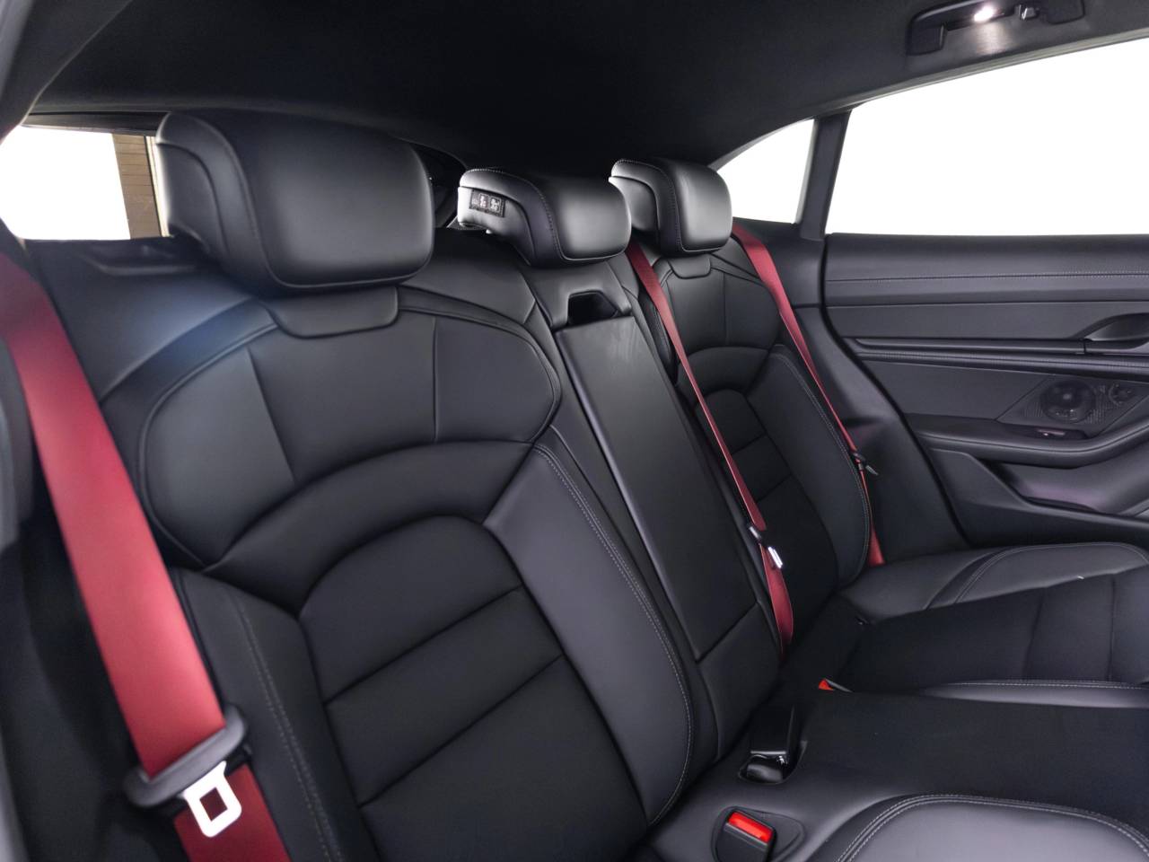 Taycan GTS SPORT TURISMO (4) image 18