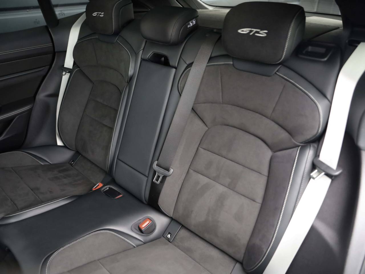 Taycan GTS SPORT TURISMO (10) image 15