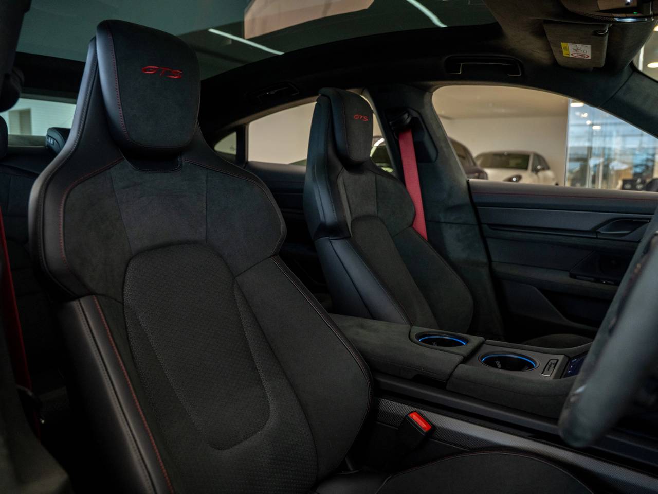 Taycan GTS (1) image 08