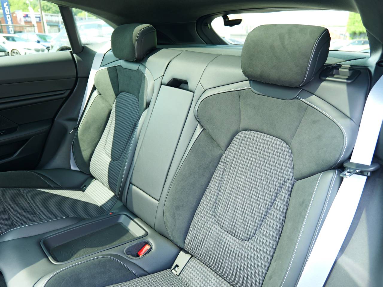 Taycan TURBO SPORT TURISMO (1) image 16