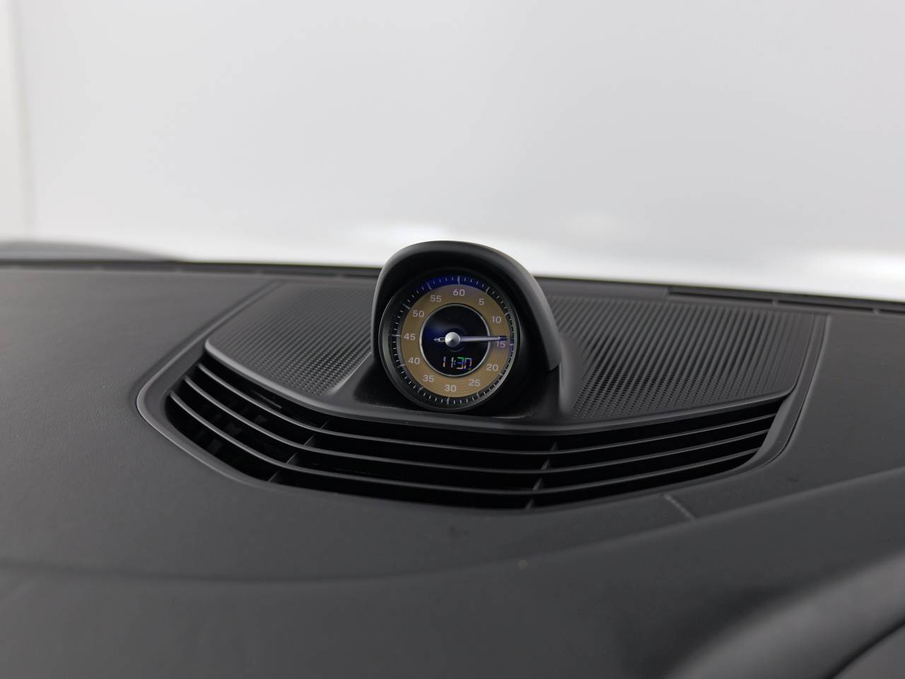 Taycan TURBO 93KWH (10) image 33