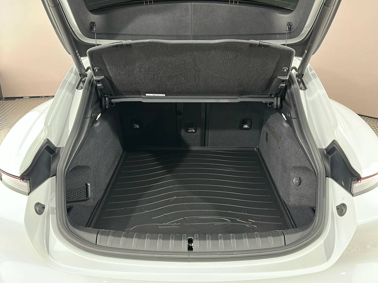 Taycan BASE SPORT TURISMO (12) image 12