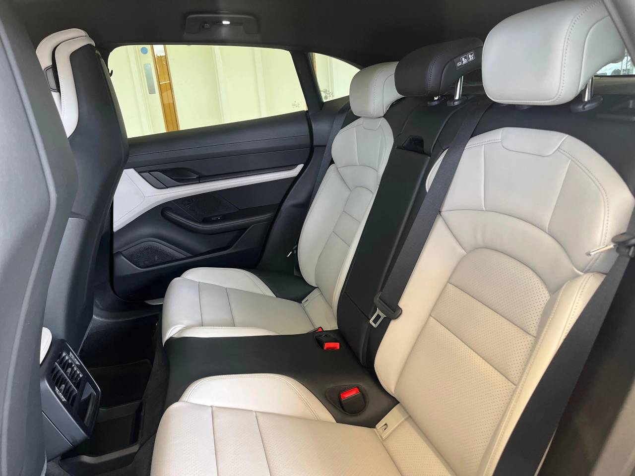 Taycan 4S SPORT TURISMO (5) image 31