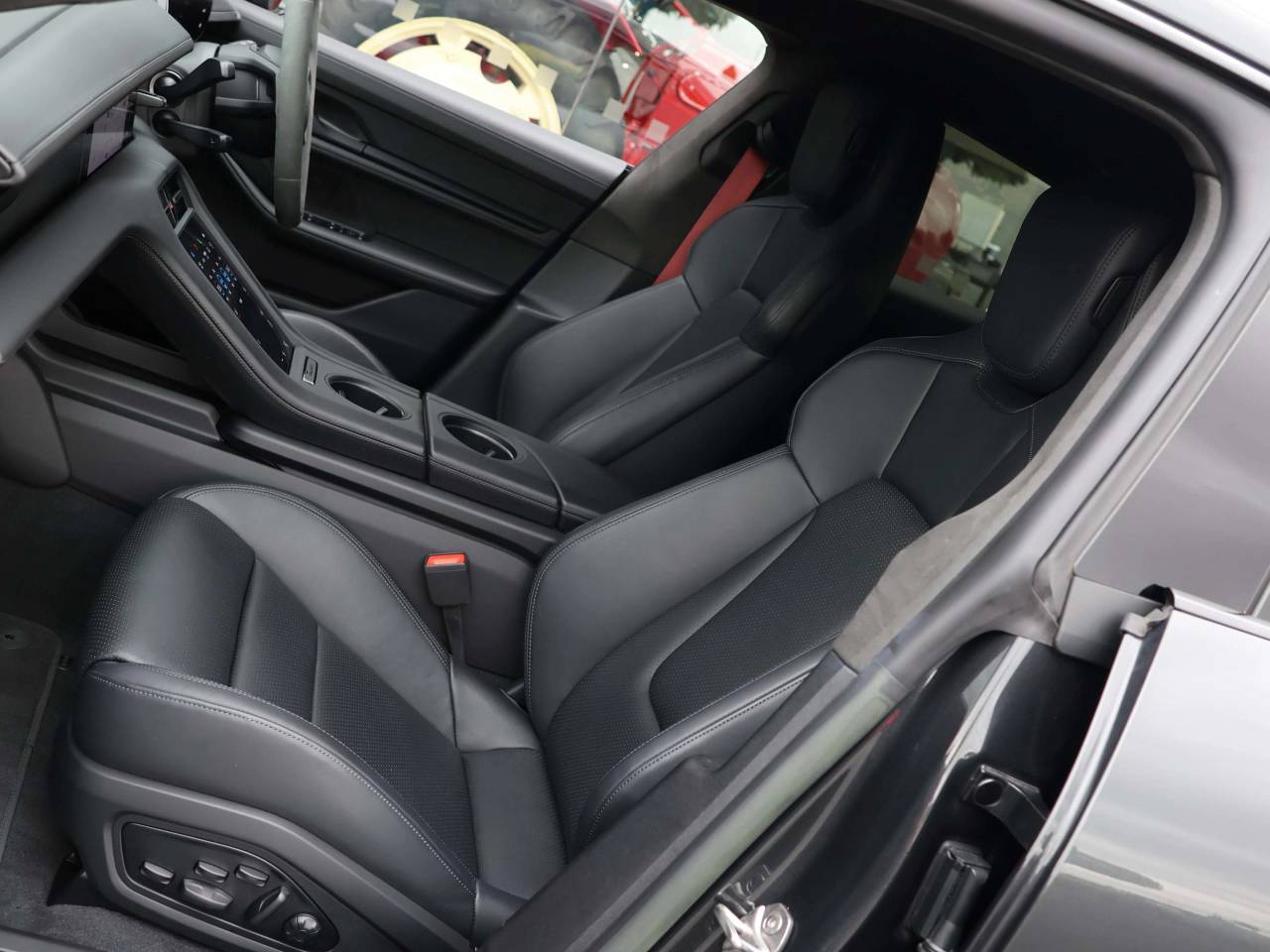 Taycan TURBO SPORT TURISMO (2) image 05