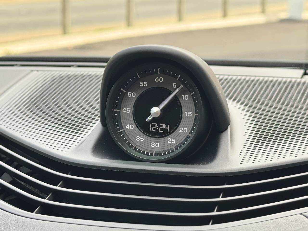Taycan BASE SPORT TURISMO (1) image 24