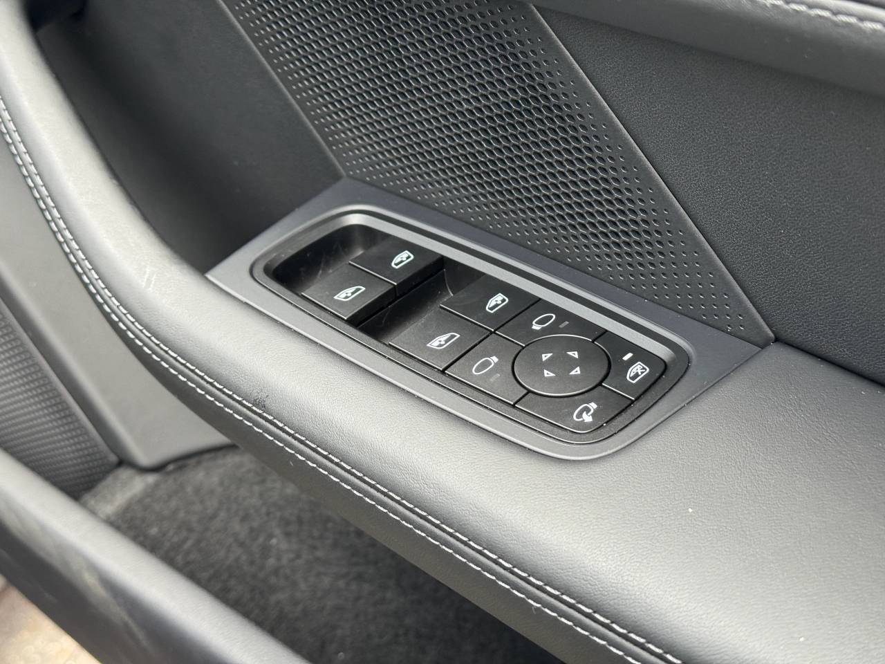 Taycan BASE SPORT TURISMO (1) image 27