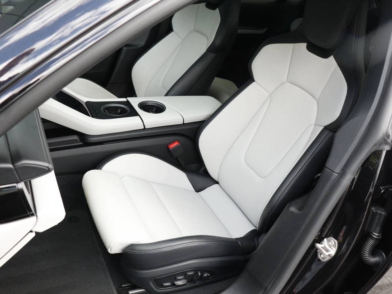 Taycan BASE SPORT TURISMO (12) image 24
