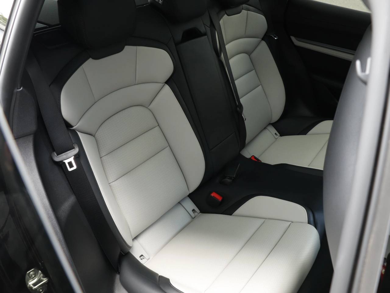 Taycan BASE SPORT TURISMO (12) image 25