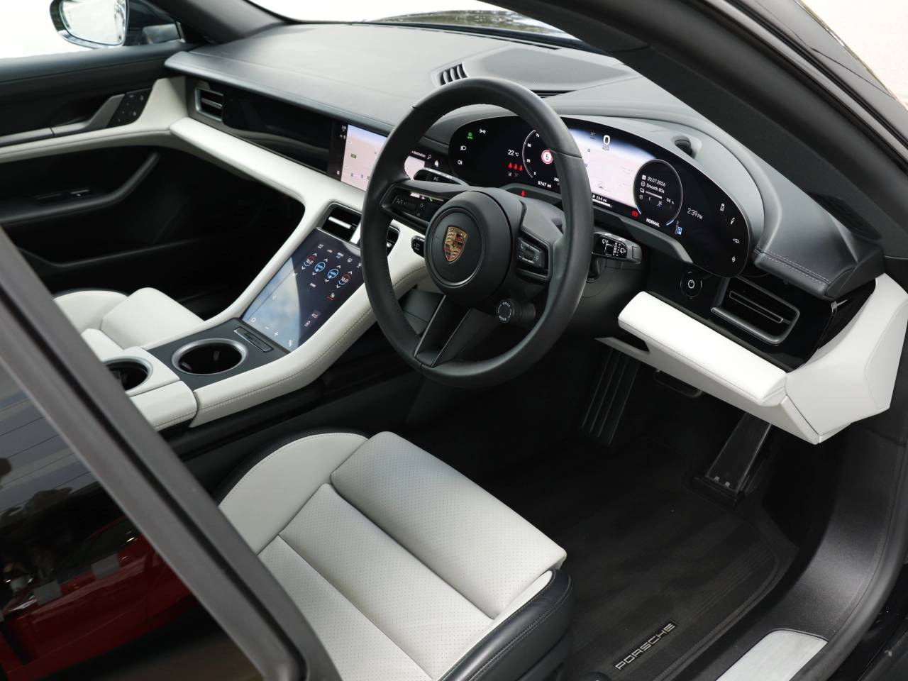 Taycan BASE SPORT TURISMO (12) image 05