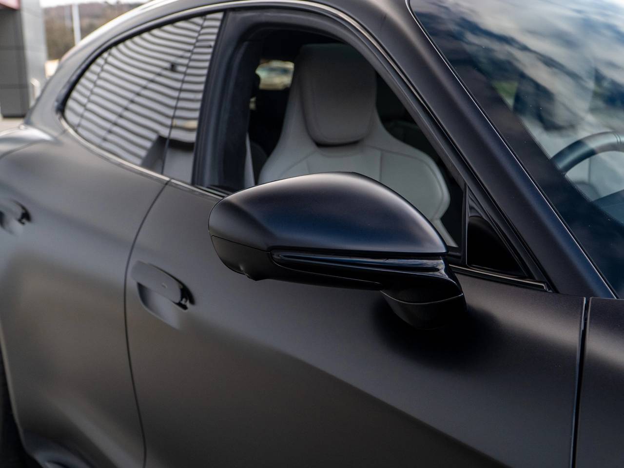 Taycan TURBO S SPORT TURISMO image 12