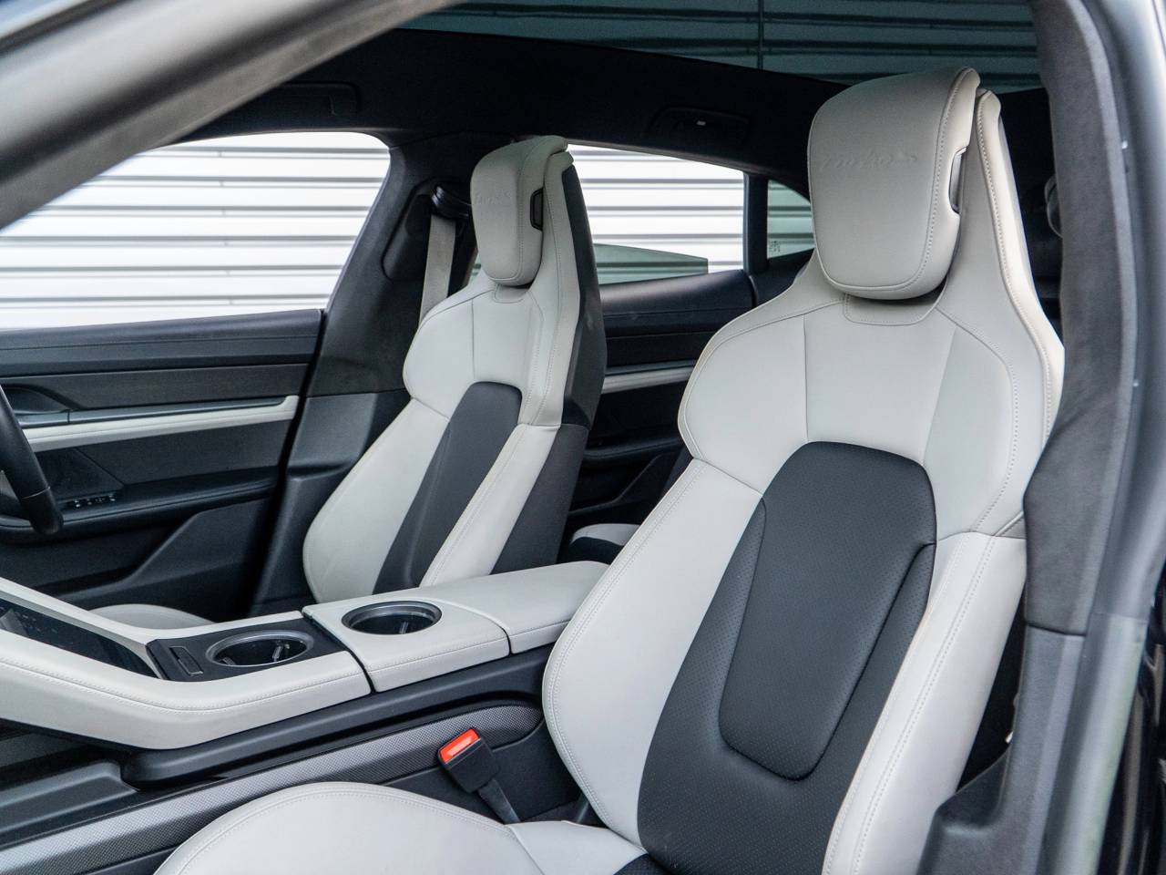 Taycan TURBO S SPORT TURISMO image 28