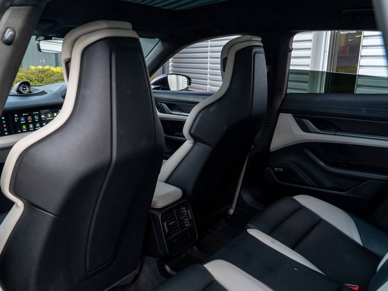 Taycan TURBO S SPORT TURISMO image 37