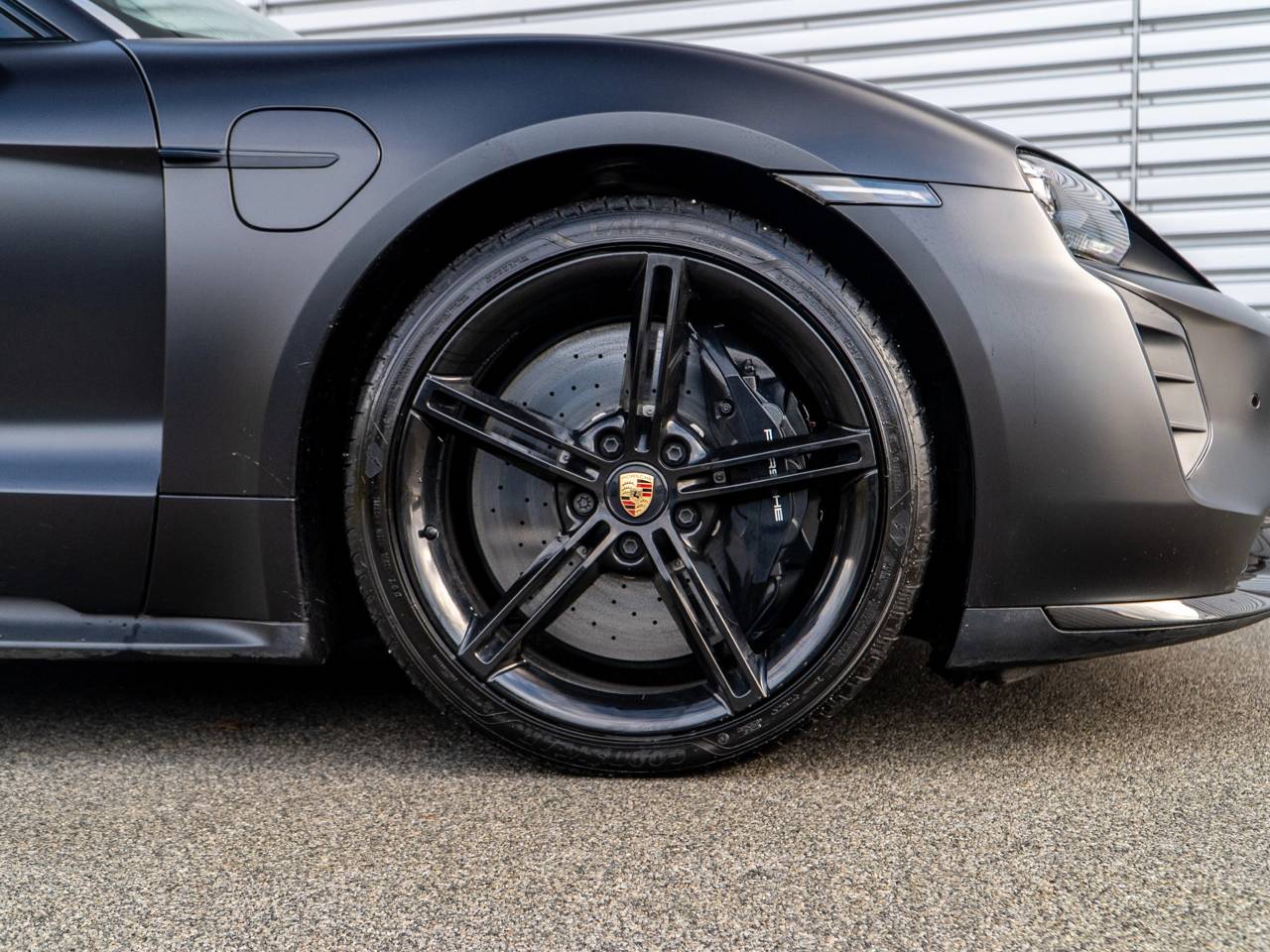 Taycan TURBO S SPORT TURISMO image 08