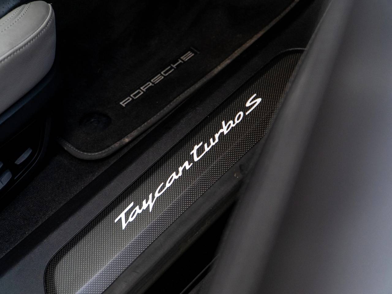 Taycan TURBO S SPORT TURISMO image 32