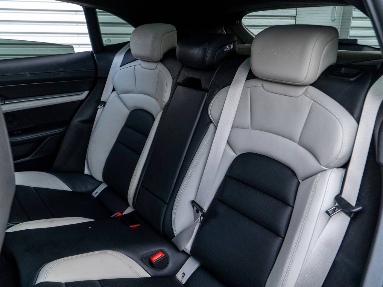 Taycan TURBO S SPORT TURISMO image 34