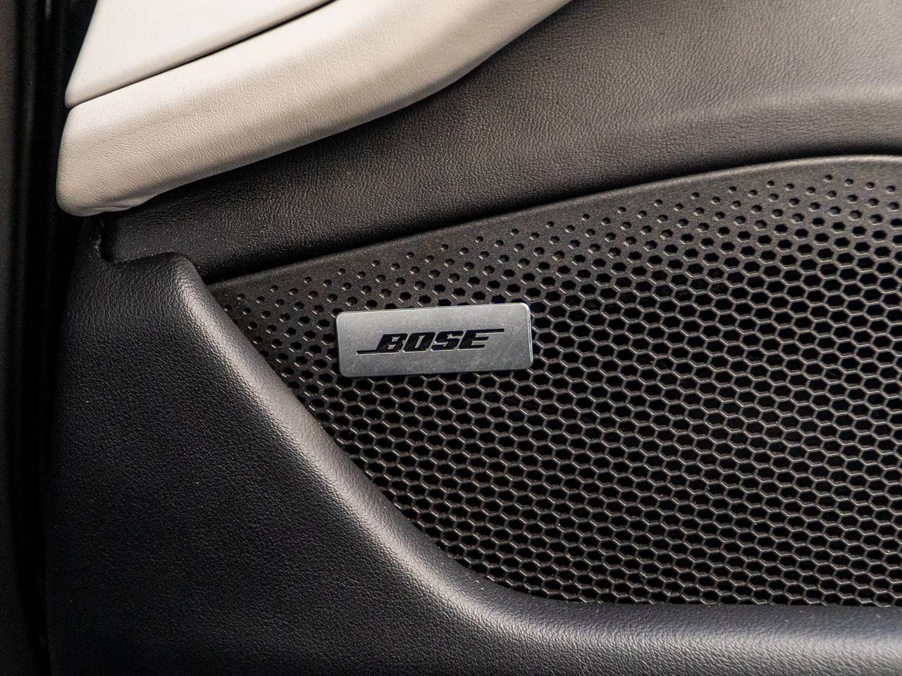 Taycan TURBO S SPORT TURISMO image 30