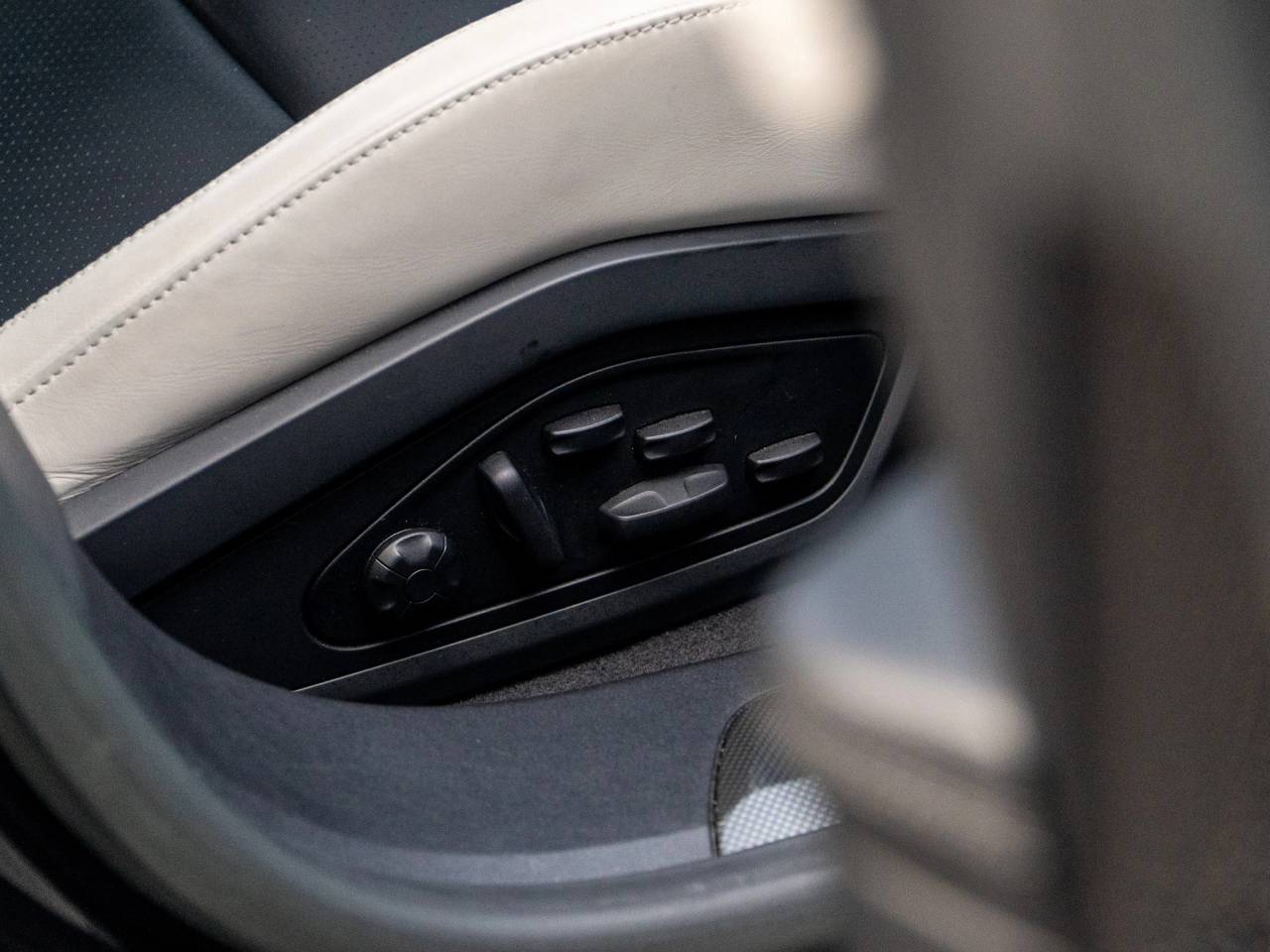 Taycan TURBO S SPORT TURISMO image 31