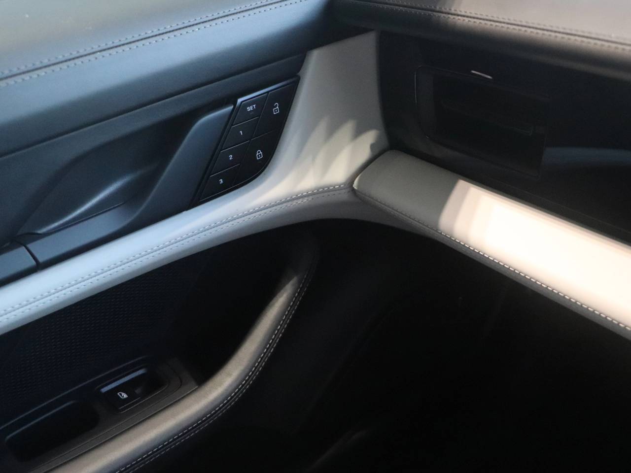 Taycan BASE SPORT TURISMO (6) image 22