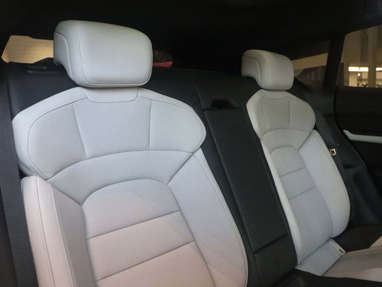 Taycan BASE SPORT TURISMO (6) image 23 (1)