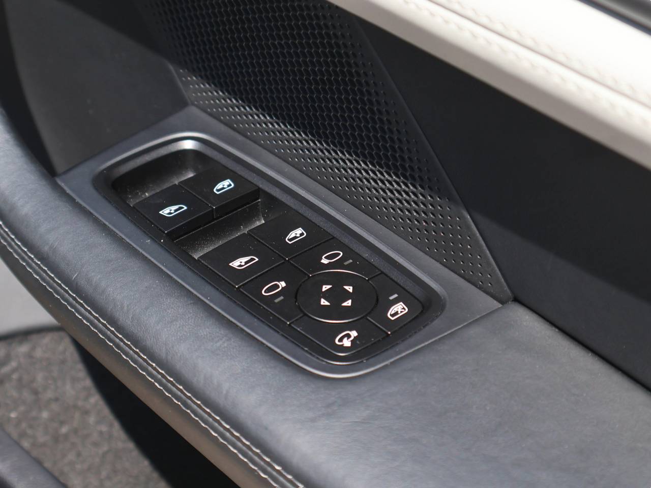 Taycan 4S CROSS TURISMO (12) image 26