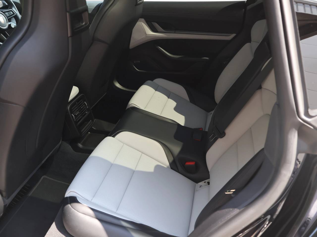 Taycan 4S CROSS TURISMO (12) image 17