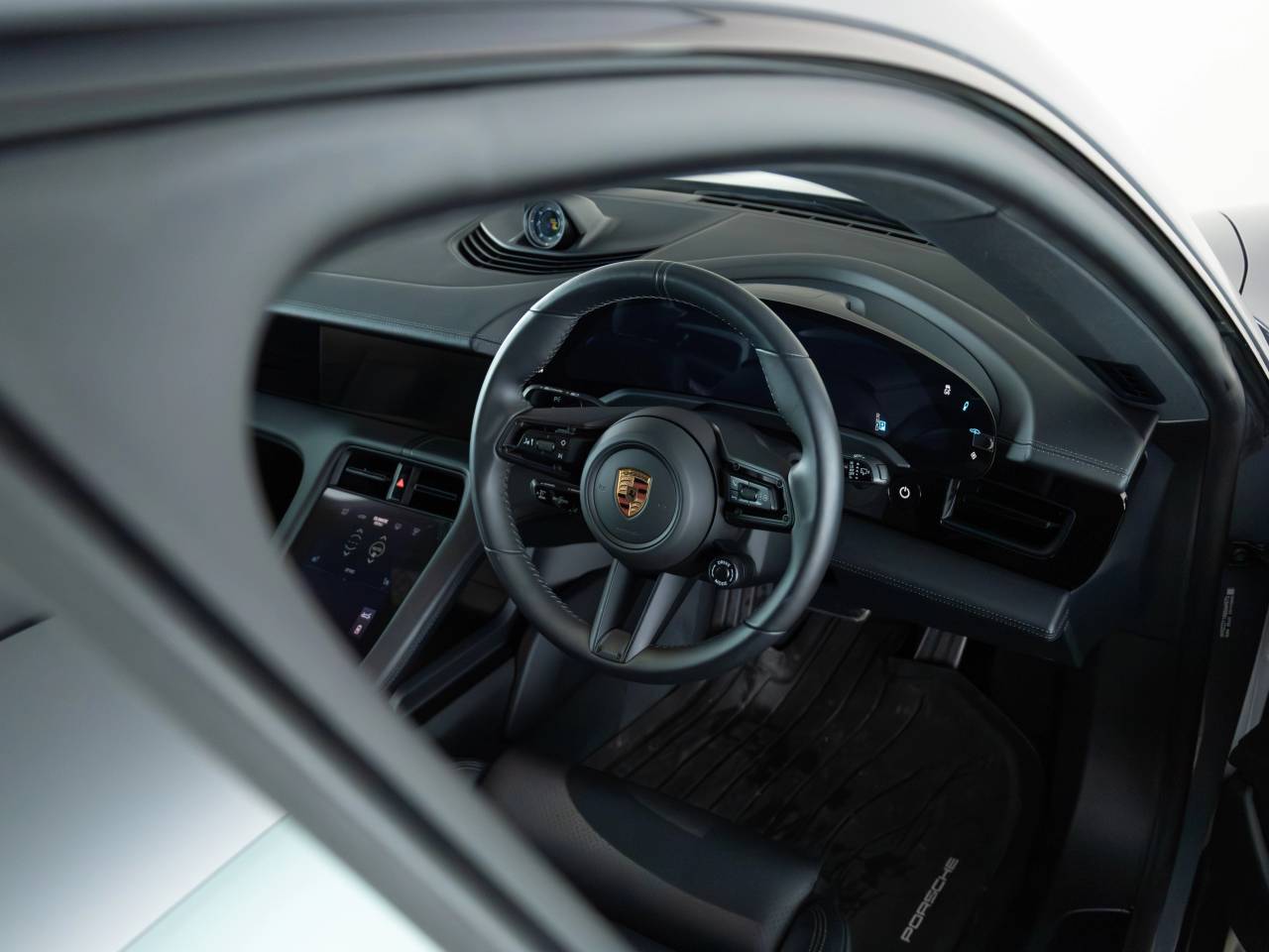 Taycan 4S CROSS TURISMO (19) image 14