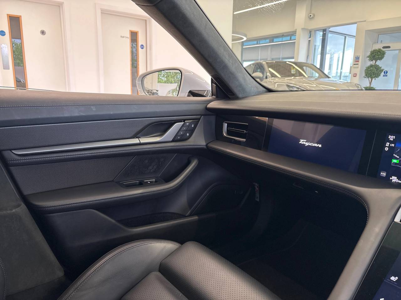 Taycan TURBO S SPORT TURISMO image 37