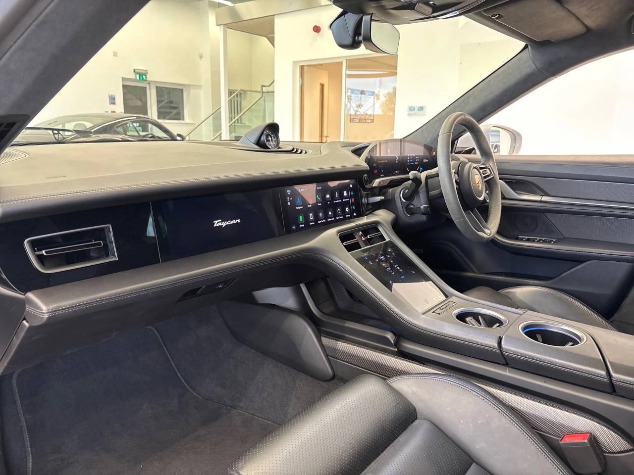 Taycan TURBO S SPORT TURISMO image 23