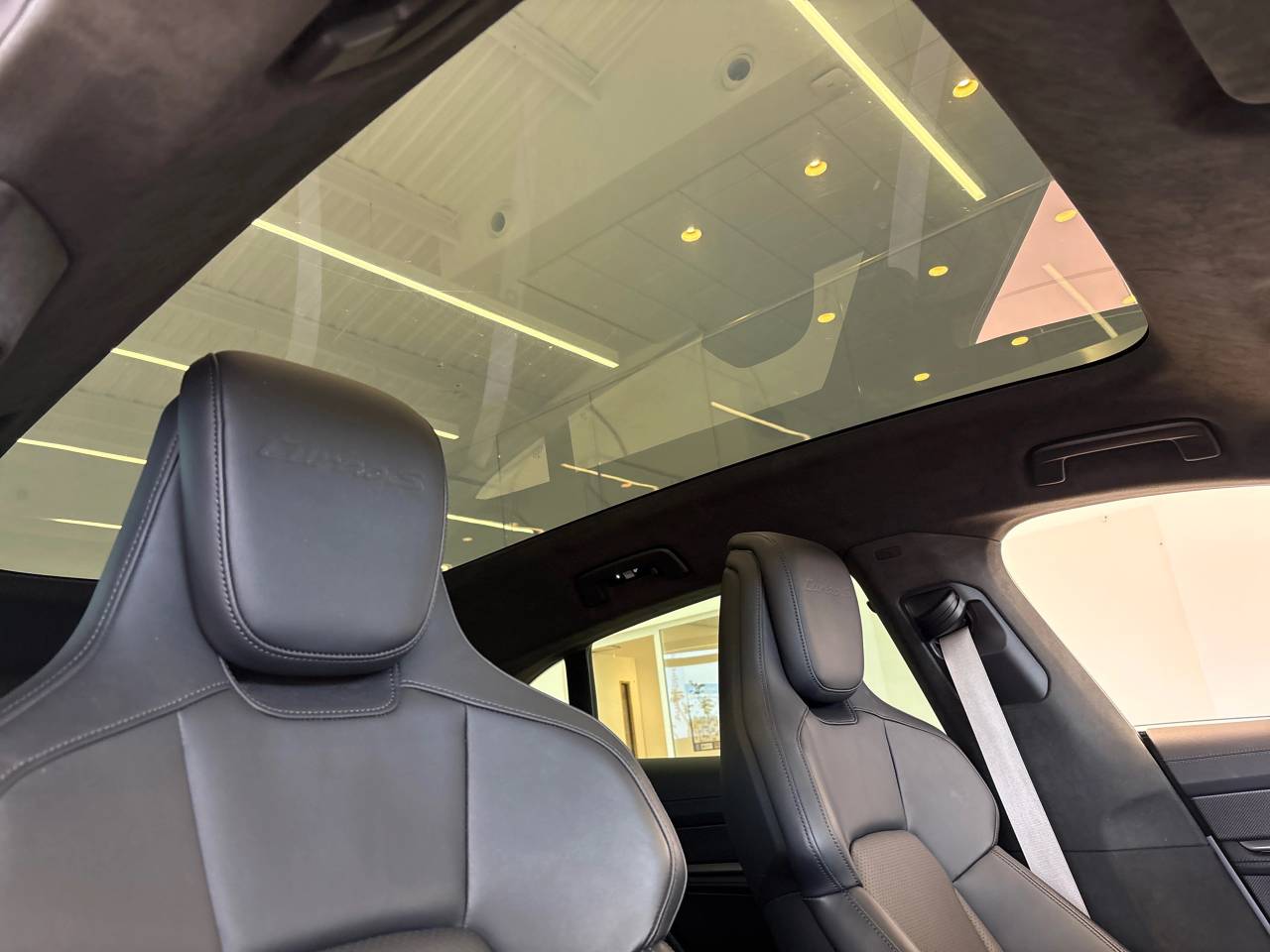 Taycan TURBO S SPORT TURISMO image 27