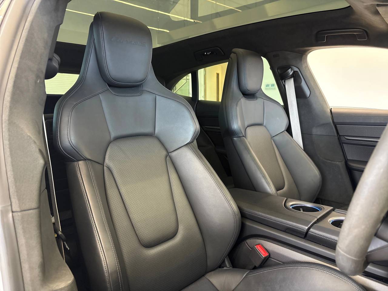 Taycan TURBO S SPORT TURISMO image 05