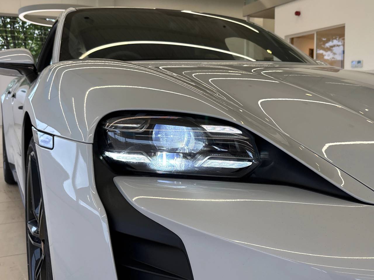 Taycan TURBO S SPORT TURISMO image 11