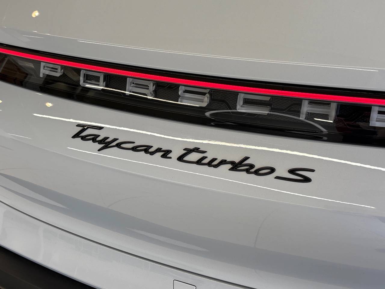 Taycan TURBO S SPORT TURISMO image 15