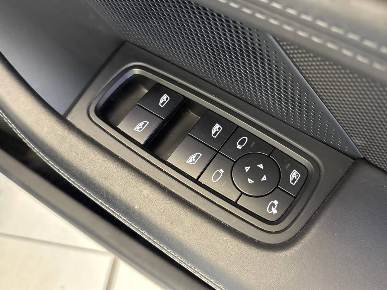 Taycan TURBO S SPORT TURISMO image 32