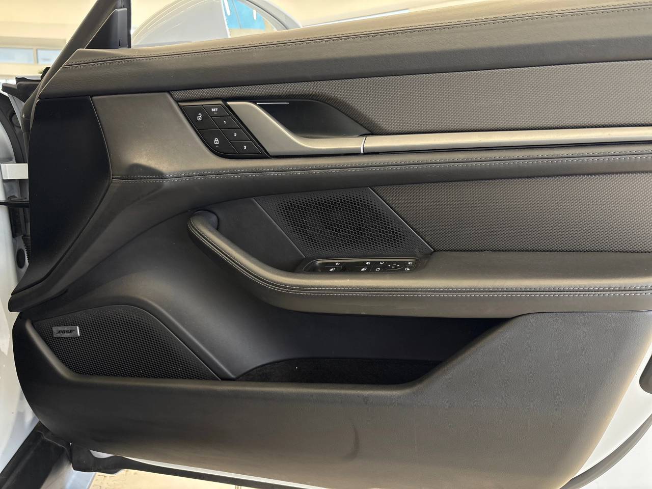 Taycan TURBO S SPORT TURISMO image 30