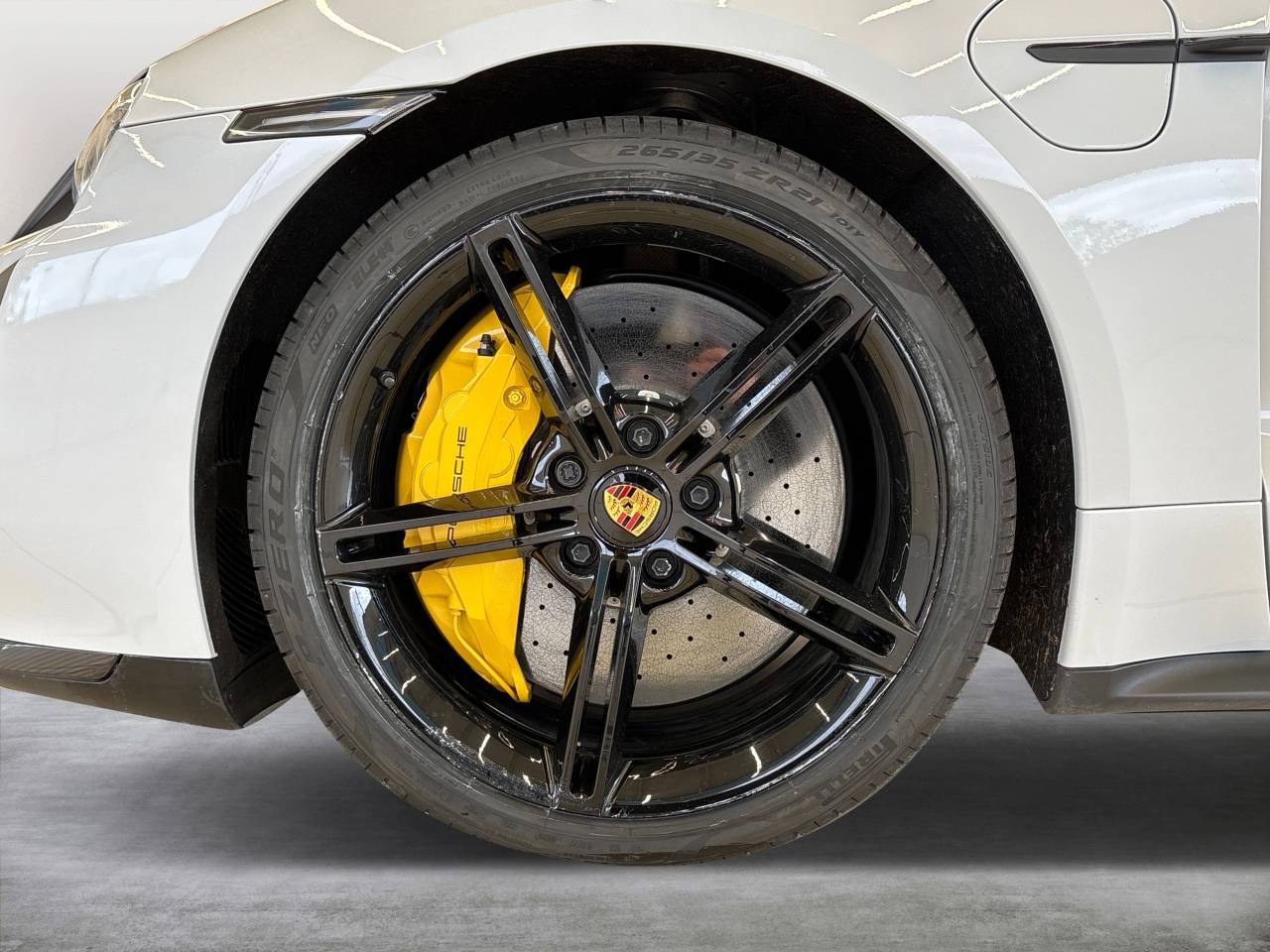 Taycan TURBO S SPORT TURISMO image 13