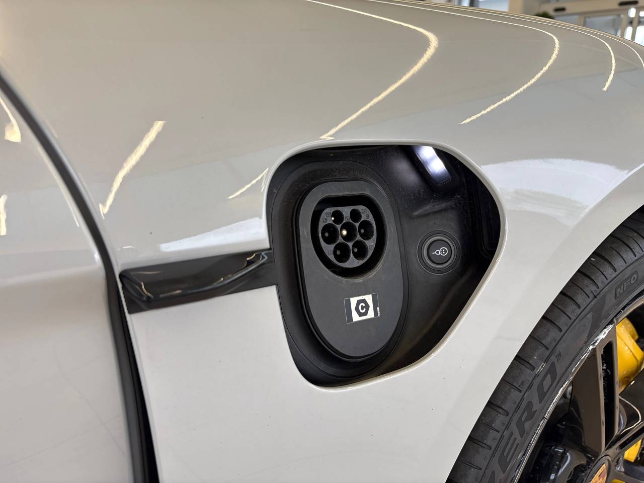 Taycan TURBO S SPORT TURISMO image 16